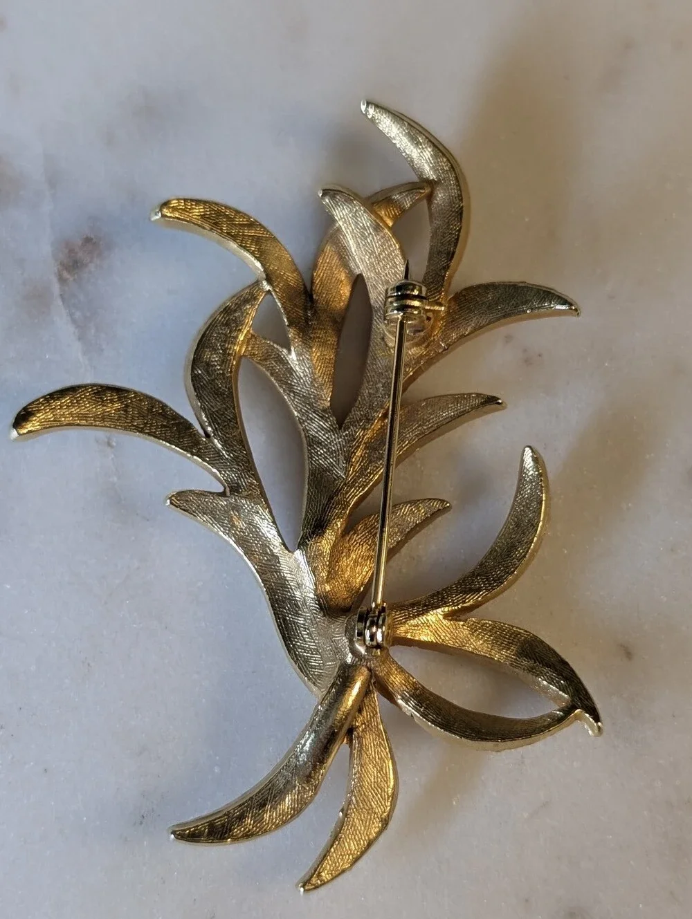 Vintage Gold Leaf Motif Brooch